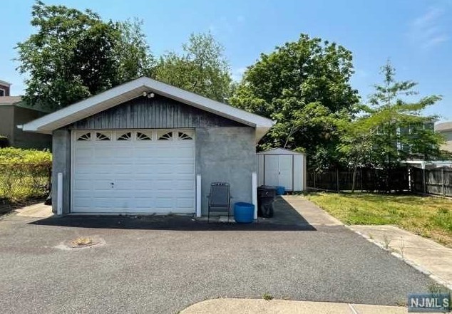 552 Forest Ave, Lyndhurst NJ  07071-2413 exterior