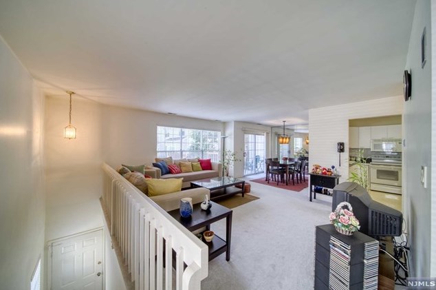 352 Village Ct, West Fort Lee, NJ 07024-2186
