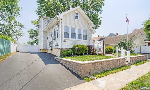 474 Willow Ave, Lyndhurst, NJ 07071