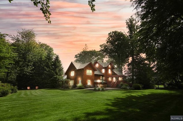 447 Summit Ave, Oradell, NJ 07649
