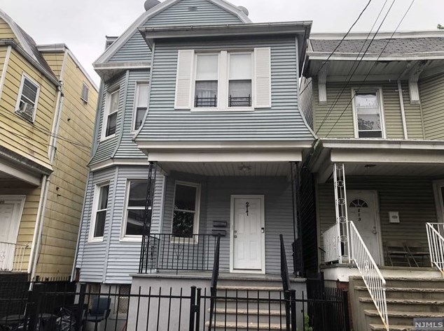 217 Wegman Pkwy, Jersey City, NJ 07305