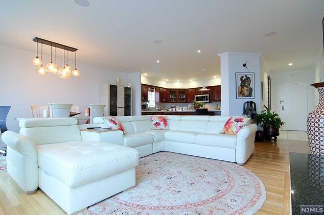 1077 River Rd #ph 4, Edgewater, NJ 07020