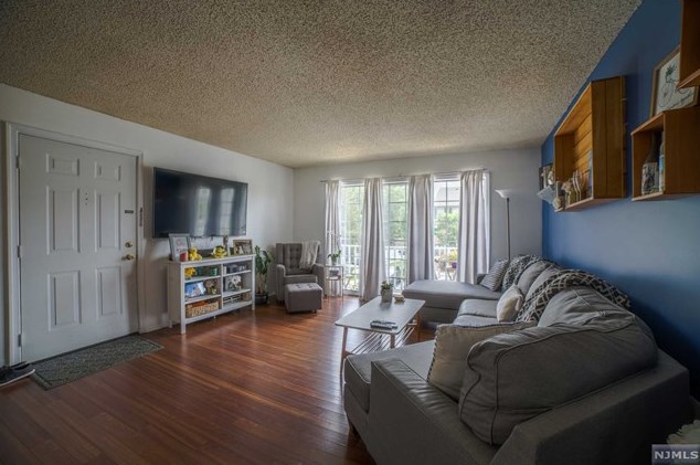 866 Juniper Way, Mahwah, NJ 07430