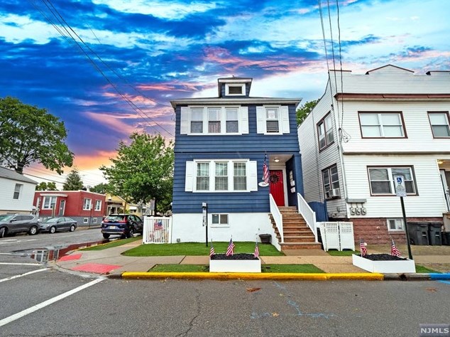 154 Centre Ave, Secaucus, NJ 07094