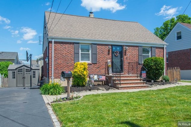129 Philip Ave, Elmwood Park, NJ 07407
