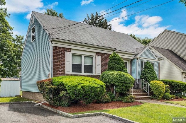 72 South Dr, Rochelle Park, NJ 07662
