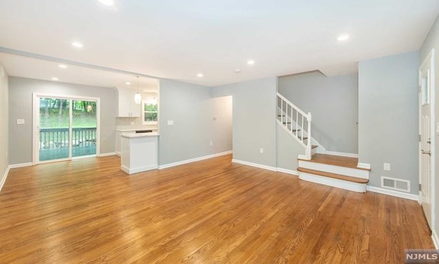 48 Pawnee Ave, Oakland, NJ 07436