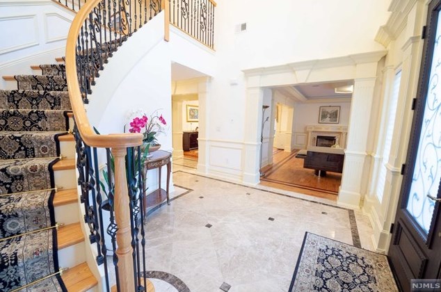 1366 Oleri Ter, West Fort Lee, NJ 07024-5251