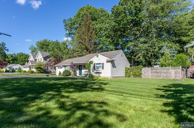 196 Livingston St, Norwood, NJ 07648