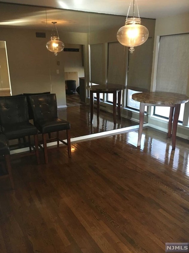 402 River Oaks Dr, Rutherford, NJ 07070