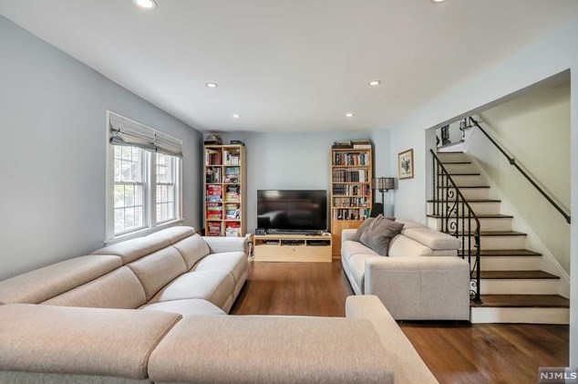 1175 Sussex Rd, Teaneck, NJ 07666
