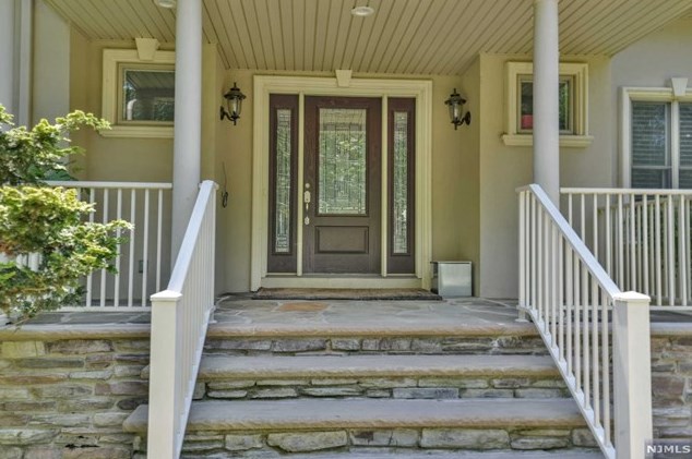 20 Old Stone Church Rd, Upper Saddle River, NJ 07458