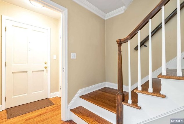 38 Grandview Ave, Ridgewood, NJ 07452