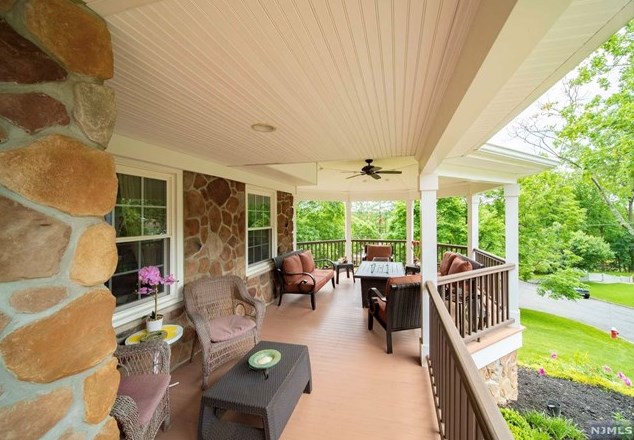 40 Leach Ave, Park Ridge, NJ 07656