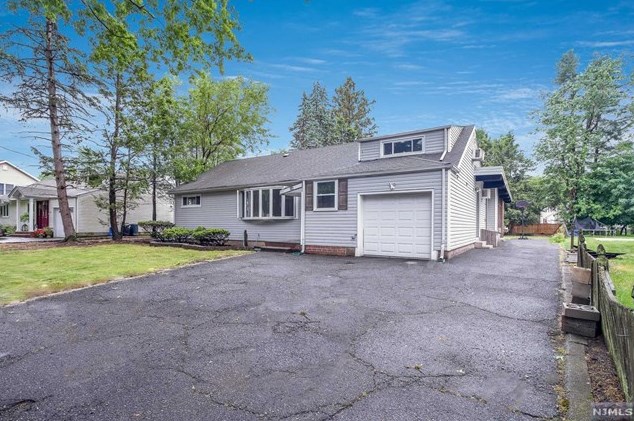 314 Lacey Dr, N Milford, NJ 07646