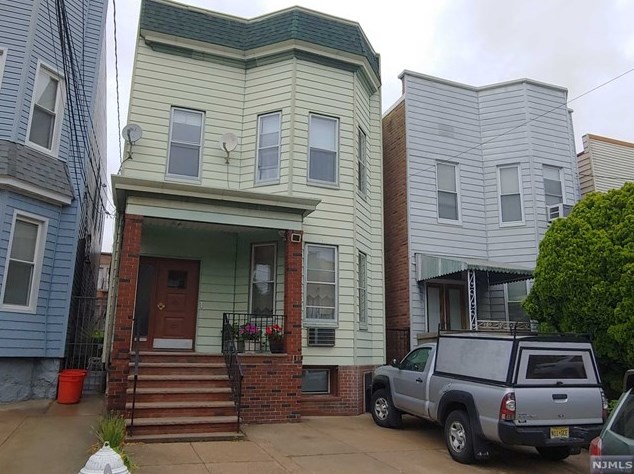210 Oak St #2nd Fl, Union City, NJ 07086