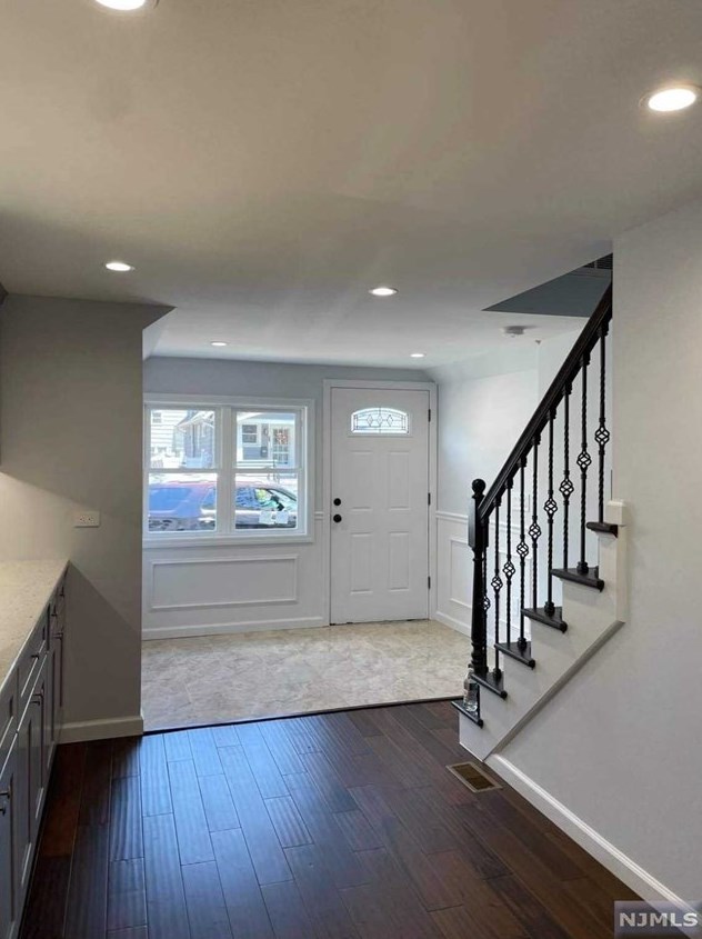 531 Saddle River Rd, Saddle Brook, NJ 07663