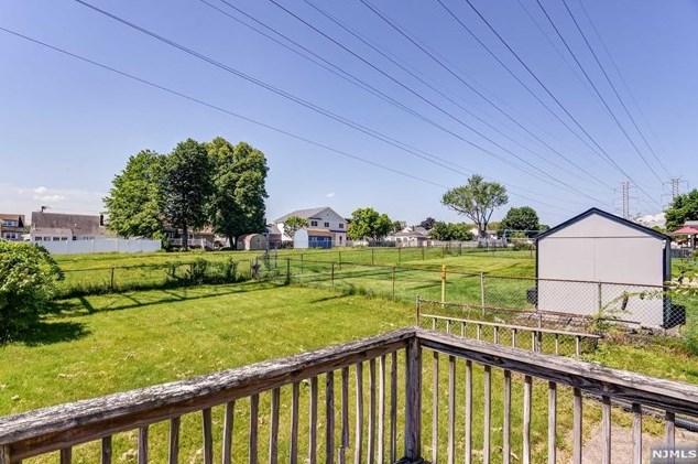 29 Eckhardt Ter, North Arlington, NJ 07031-4902