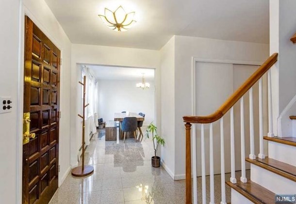 150 E Clinton Ave, Tenafly, NJ 07670
