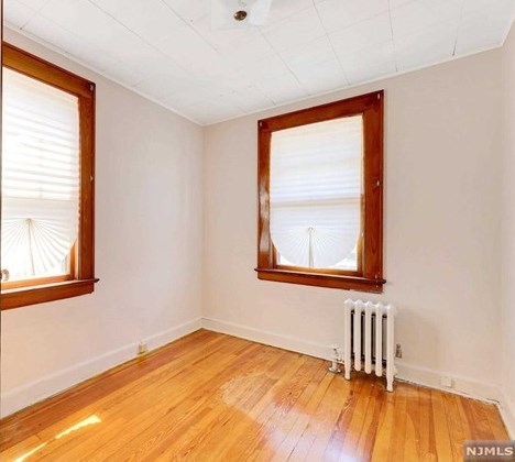 36 Lafayette Pl, Lyndhurst NJ  07071-1135 exterior