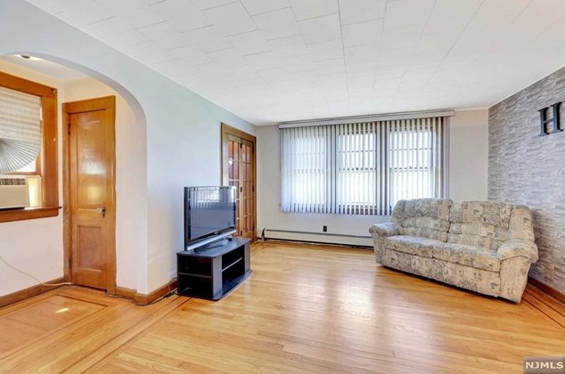 36 Lafayette Pl, Lyndhurst NJ  07071-1135 exterior