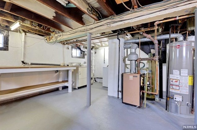 36 Lafayette Pl, Lyndhurst NJ  07071-1135 exterior