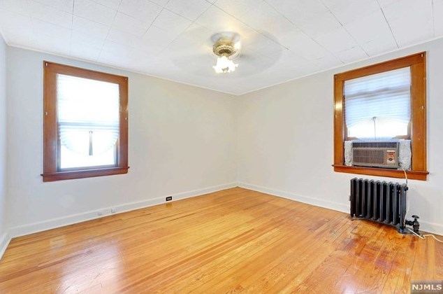 36 Lafayette Pl, Lyndhurst NJ  07071-1135 exterior