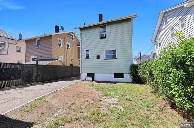 36 Lafayette Pl, Lyndhurst NJ  07071-1135 exterior