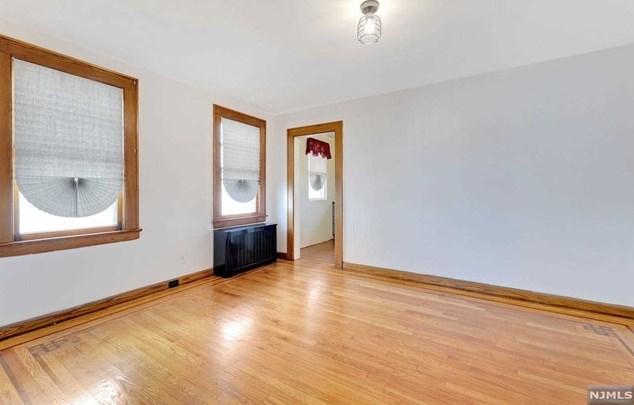 36 Lafayette Pl, Lyndhurst NJ  07071-1135 exterior