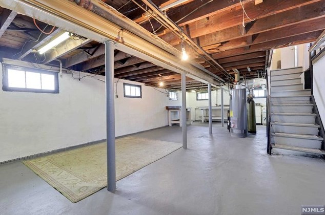 36 Lafayette Pl, Lyndhurst NJ  07071-1135 exterior