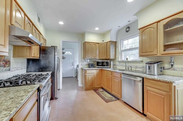 17 Wilson Ave, Rutherford NJ 07070-2732 exterior