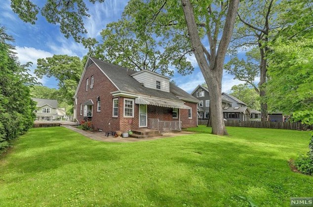 17 Wilson Ave, Rutherford NJ 07070-2732 exterior