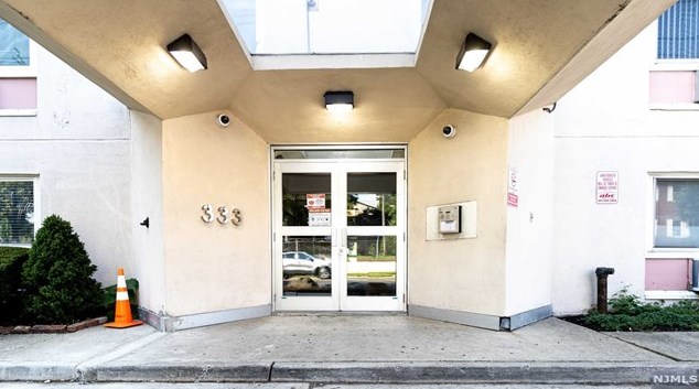 333 Grand Ave #4q, Palisades Park, NJ 07650