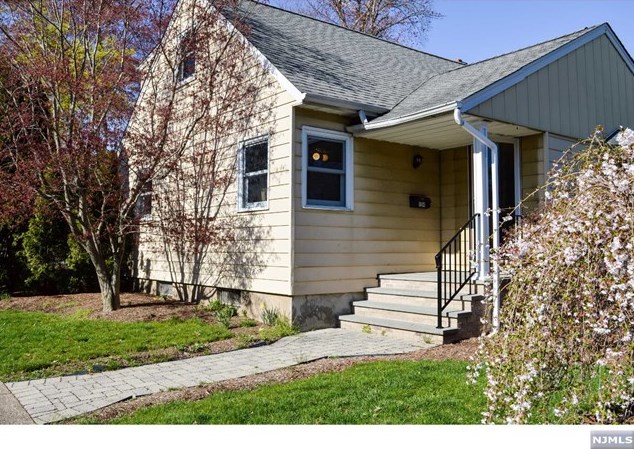 854 Manhattan Ave, Westwood, NJ 07676-4722