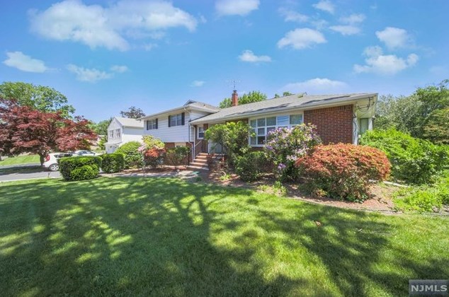 583 Jones Rd, Englewood, NJ 07631
