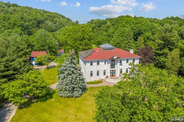 785 Aspen Way, Franklin Lakes, NJ 07417