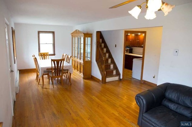 130 Hillman Dr, Elmwood Park, NJ 07407-1354