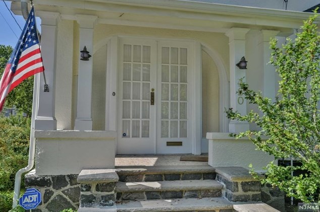 420 Bluff Rd, West Fort Lee, NJ 07024-1547