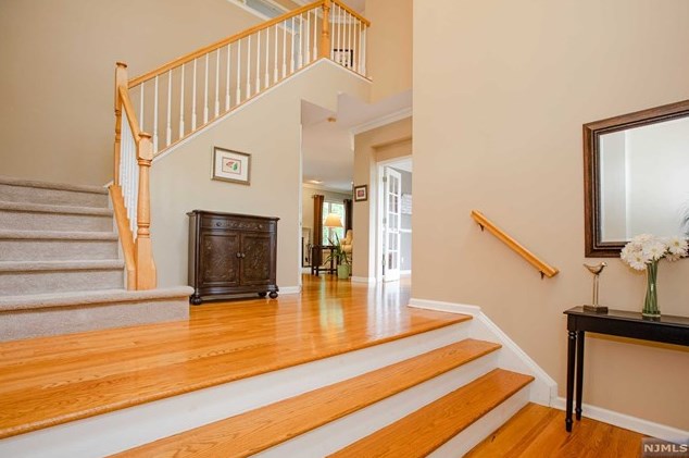 37 Skytop Ridge, Oakland, NJ 07436