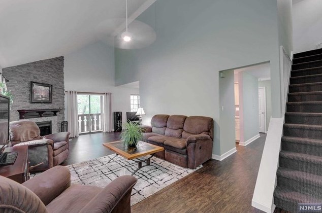 3410 Whittier Ct, Mahwah, NJ 07430