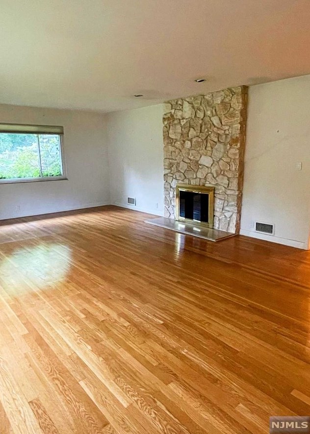 95 Dana Pl, Englewood, NJ 07631