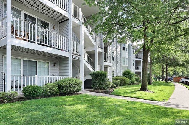 173 Linden St, Mahwah, NJ 07430