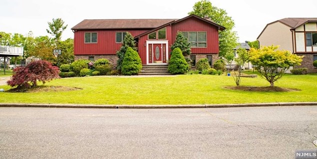 40 Chaffee Cir, Norwood, NJ 07648