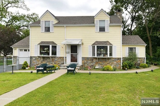 11 Hines Ave, Mahwah, NJ 07430