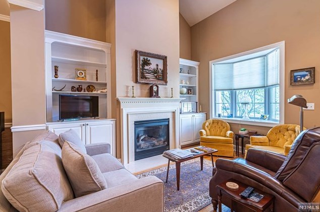 95 Schindler Ct, Parsippany, NJ 07054