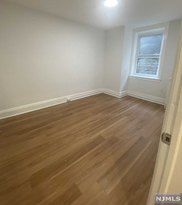 355 Lincoln Ave, Cliffside Park, NJ 07010