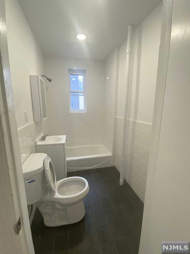 355 Lincoln Ave, Cliffside Park NJ  07010-1847 exterior