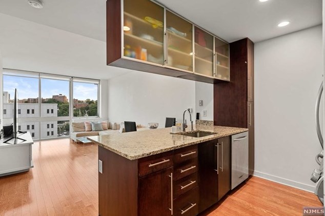 1707 Hudson Park, Edgewater, NJ 07020-1574