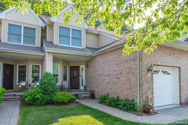 99 Trotters Ln, Allendale, NJ 07401