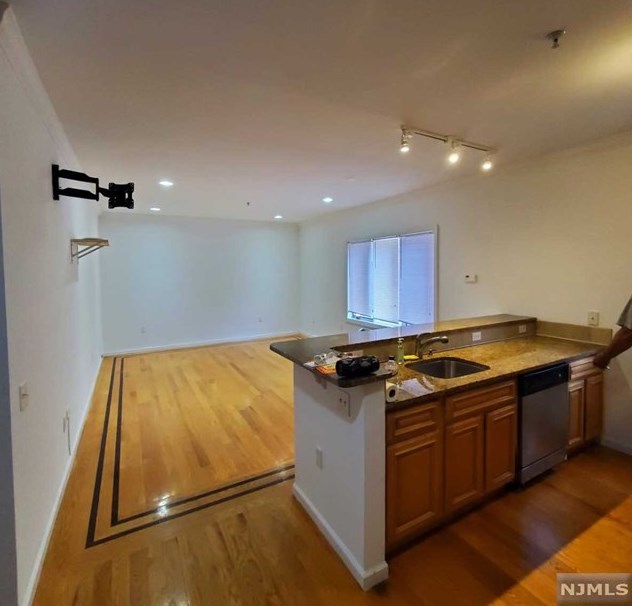 528 52nd St, West New York, NJ 07093